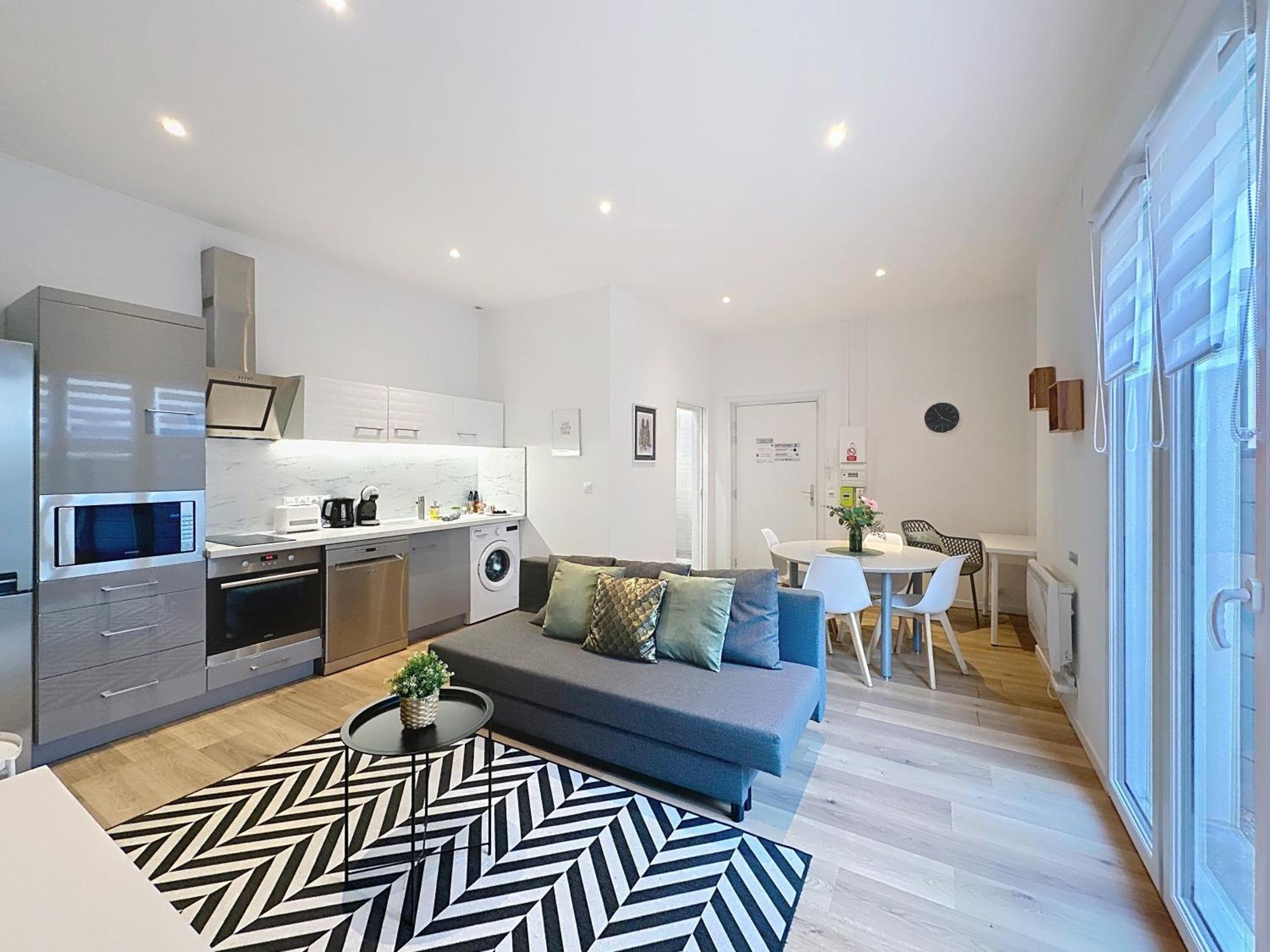 Le Sacre - Centre - Cour Privative - Parking Appartement Reims Buitenkant foto