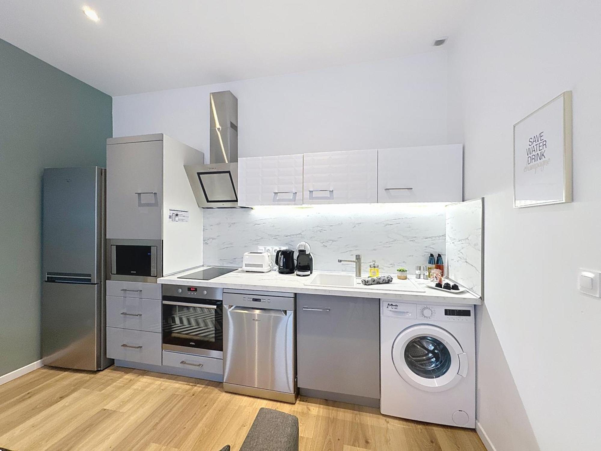 Le Sacre - Centre - Cour Privative - Parking Appartement Reims Buitenkant foto